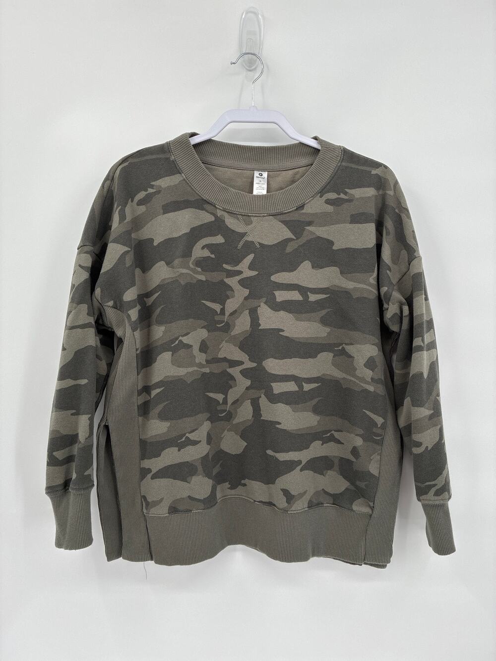90 Degrees by Reflex Camouflage Pullover Sweatshirt Side Slits Athletic Large